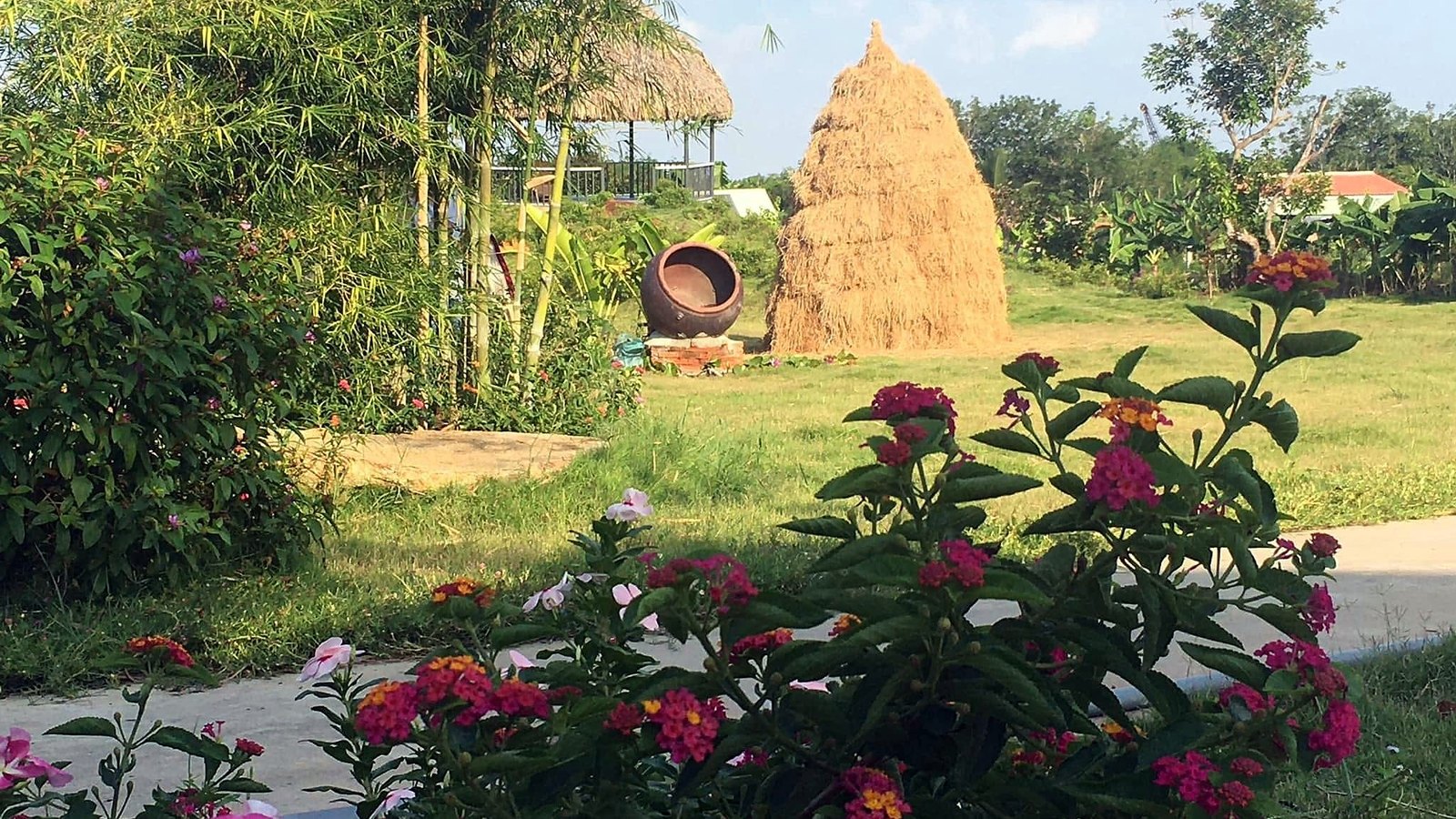 Khu vực F&B tại Lotus Golf